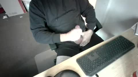 Snapshot of melbguy_075 chatting on 06-18-26, 11:20 melbguy_075 online show from 06-18-26, 11:20