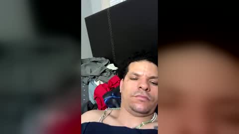 Snapshot of melendez18 chatting on 06-22-26, 03:47 melendez18 online show from 06-22-26, 03:47