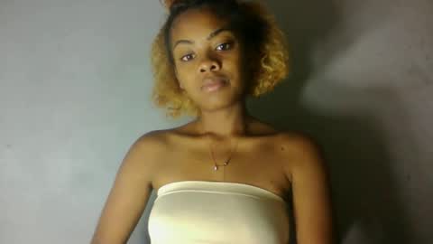 Snapshot of meliana98 chatting on 10-28-25, 12:09 meliana98 online show from 10-28-25, 12:09