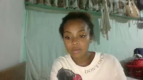 Snapshot of meliana98 chatting on 12-15-25, 06:12 meliana98 online show from 12-15-25, 06:12