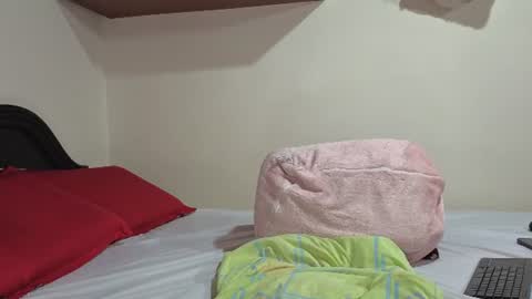 Snapshot of melihotxxx chatting on 07-10-26, 03:25 melihotxxx online show from 07-10-26, 03:25