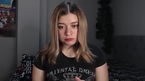 Snapshot of meliinna_xxx chatting on 01-07-26, 12:57 meliinna_xxx online show from 01-07-26, 12:57