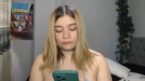 Snapshot of meliinna_xxx chatting on 02-11-26, 10:04 meliinna_xxx online show from 02-11-26, 10:04