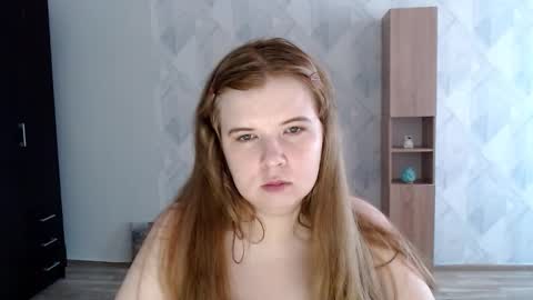 Snapshot of melina_beauty chatting on 09-22-25, 07:54 Melina online show from 09-22-25, 07:54