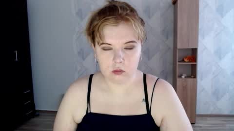 Snapshot of melina_beauty chatting on 10-13-25, 09:42 Melina online show from 10-13-25, 09:42