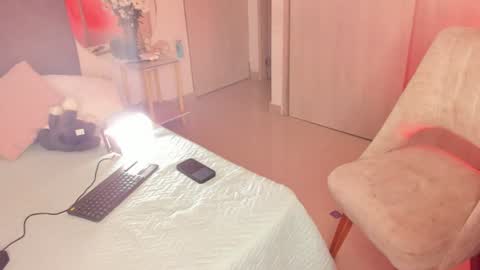Snapshot of melina_ferrer1 chatting on 07-07-26, 01:59 EI online show from 07-07-26, 01:59