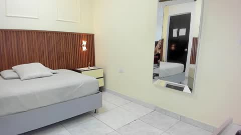 M E L I N A  online show from 09-15-25, 09:04