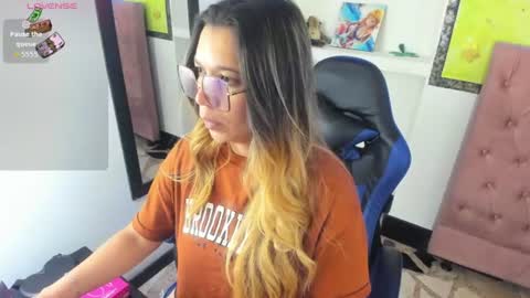 Snapshot of melisa_14 chatting on 06-14-26, 11:34 Melisa online show from 06-14-26, 11:34