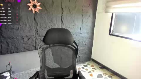 Snapshot of melisabostton_ chatting on 10-25-25, 01:40 Melissa online show from 10-25-25, 01:40