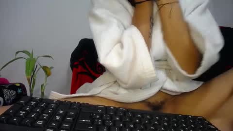 Snapshot of meliss1 chatting on 01-10-25, 05:24 melissa online show from 01-10-25, 05:24