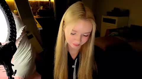 Mel or Lissa 3 Welcome here online show from 07-28-26, 08:52