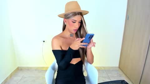 Snapshot of melissa_fem_ chatting on 01-09-26, 09:16 M E L I S S A online show from 01-09-26, 09:16