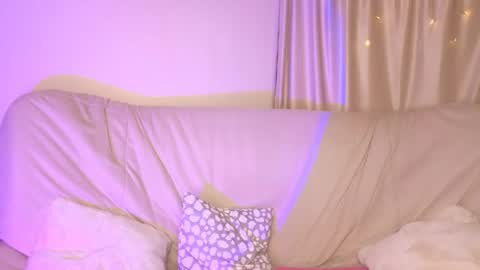Snapshot of melissachaarm_ chatting on 05-14-26, 05:25 Melissa online show from 05-14-26, 05:25