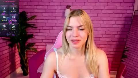 Snapshot of melissachristal chatting on 10-18-25, 01:08 melissachristal online show from 10-18-25, 01:08