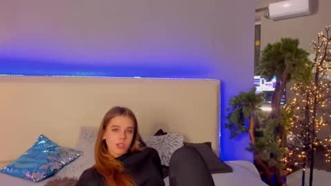 Snapshot of melissacrayzy chatting on 02-18-25, 09:43 MelissaCrayzy online show from 02-18-25, 09:43