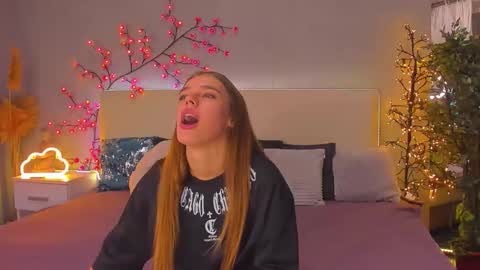 Snapshot of melissacrayzy chatting on 10-18-25, 05:32 MelissaCrayzy online show from 10-18-25, 05:32