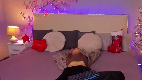 Snapshot of melissacrayzy chatting on 12-14-25, 06:30 MelissaCrayzy online show from 12-14-25, 06:30