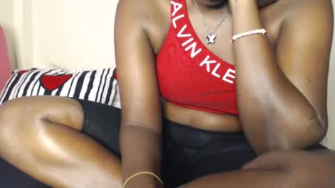Snapshot of mellanin_pretty_ chatting on 06-17-26, 10:17 . online show from 06-17-26, 10:17