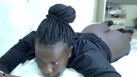 Snapshot of mellanine_ebony chatting on 12-01-25, 03:44 mellanine_ebony online show from 12-01-25, 03:44