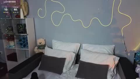 mellhyees online show from 12-22-25, 05:54