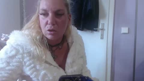 Melli online show from 06-09-26, 01:45