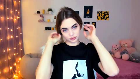 Tessa online show from 12-24-24, 09:22