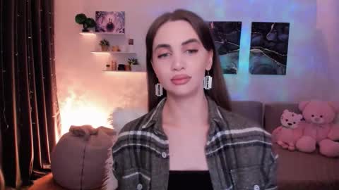 Tessa online show from 10-20-25, 01:39