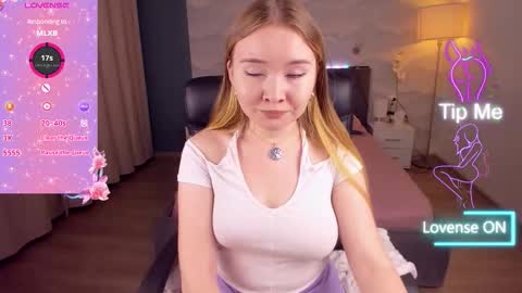 Mellisa online show from 10-31-25, 04:57