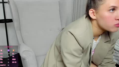 Lia online show from 04-21-26, 10:45