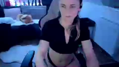 Snapshot of melly4you chatting on 07-06-26, 08:33 melly4you online show from 07-06-26, 08:33