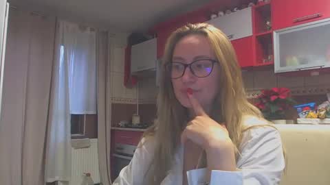 Snapshot of melly_rosey chatting on 12-11-24, 07:09 Melly online show from 12-11-24, 07:09