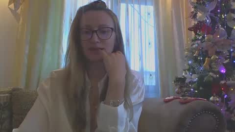 Snapshot of melly_rosey chatting on 12-17-24, 07:18 Melly online show from 12-17-24, 07:18