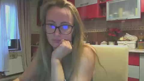 Snapshot of melly_rosey chatting on 01-09-25, 08:24 Melly online show from 01-09-25, 08:24