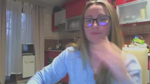 Snapshot of melly_rosey chatting on 01-16-25, 03:02 Melly online show from 01-16-25, 03:02