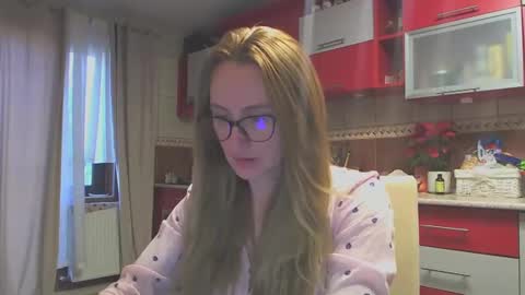 Snapshot of melly_rosey chatting on 01-20-25, 08:19 Melly online show from 01-20-25, 08:19