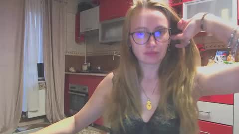 Snapshot of melly_rosey chatting on 01-22-25, 07:25 Melly online show from 01-22-25, 07:25