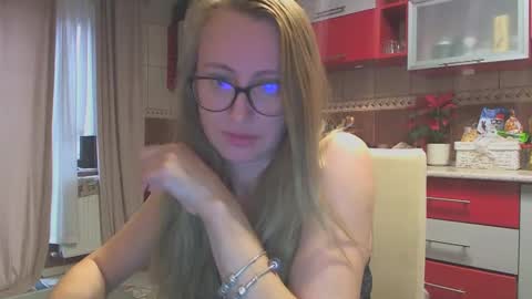 Snapshot of melly_rosey chatting on 01-22-25, 10:29 Melly online show from 01-22-25, 10:29