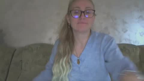 Snapshot of melly_rosey chatting on 01-24-25, 08:02 Melly online show from 01-24-25, 08:02