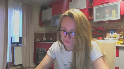 Snapshot of melly_rosey chatting on 01-29-25, 07:25 Melly online show from 01-29-25, 07:25