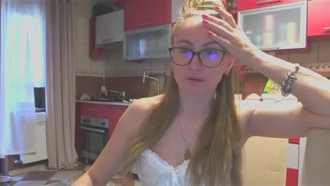 Snapshot of melly_rosey chatting on 02-10-25, 08:20 Melly online show from 02-10-25, 08:20