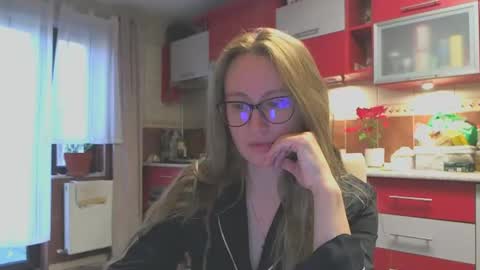 Snapshot of melly_rosey chatting on 02-14-25, 07:07 Melly online show from 02-14-25, 07:07