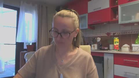 Snapshot of melly_rosey chatting on 03-07-25, 08:02 Melly online show from 03-07-25, 08:02