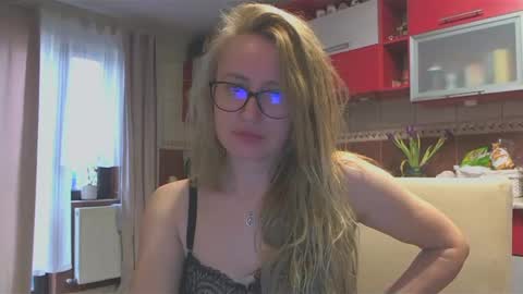 Snapshot of melly_rosey chatting on 03-11-25, 07:58 Melly online show from 03-11-25, 07:58