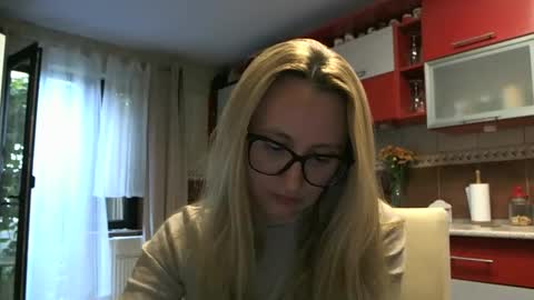 Snapshot of melly_rosey chatting on 09-10-25, 06:46 Melly online show from 09-10-25, 06:46