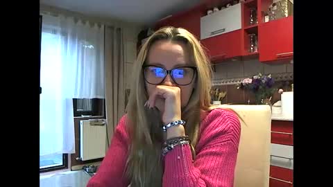 Snapshot of melly_rosey chatting on 09-29-25, 06:18 Melly online show from 09-29-25, 06:18