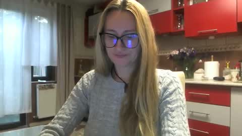 Snapshot of melly_rosey chatting on 09-30-25, 07:02 Melly online show from 09-30-25, 07:02