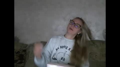 Snapshot of melly_rosey chatting on 10-07-25, 06:54 Melly online show from 10-07-25, 06:54