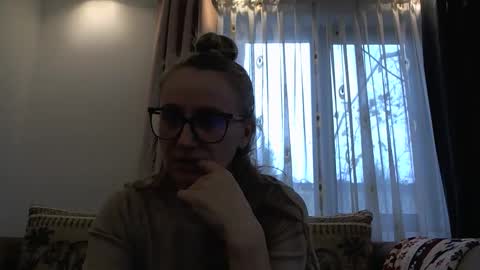 Snapshot of melly_rosey chatting on 11-04-25, 07:18 Melly online show from 11-04-25, 07:18