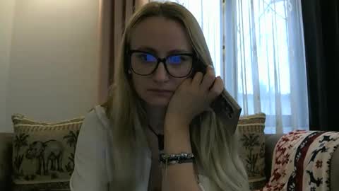 Snapshot of melly_rosey chatting on 11-13-25, 07:18 Melly online show from 11-13-25, 07:18