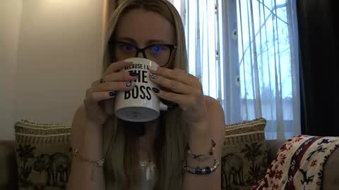 Snapshot of melly_rosey chatting on 11-20-25, 07:19 Melly online show from 11-20-25, 07:19